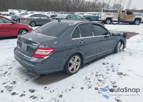 2010 Mercedes-Benz C 300 Luxury 4Matic/Sport 4Matic z USA, uszkodzony, nr VIN WDDGF8BB0AF497727